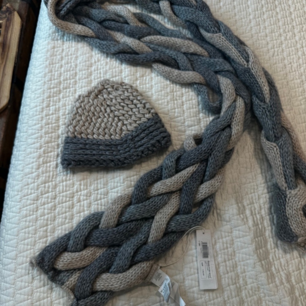 Stefanel Gray and Cream Knit Scarf & Hat Brand New Purchased in Italy
